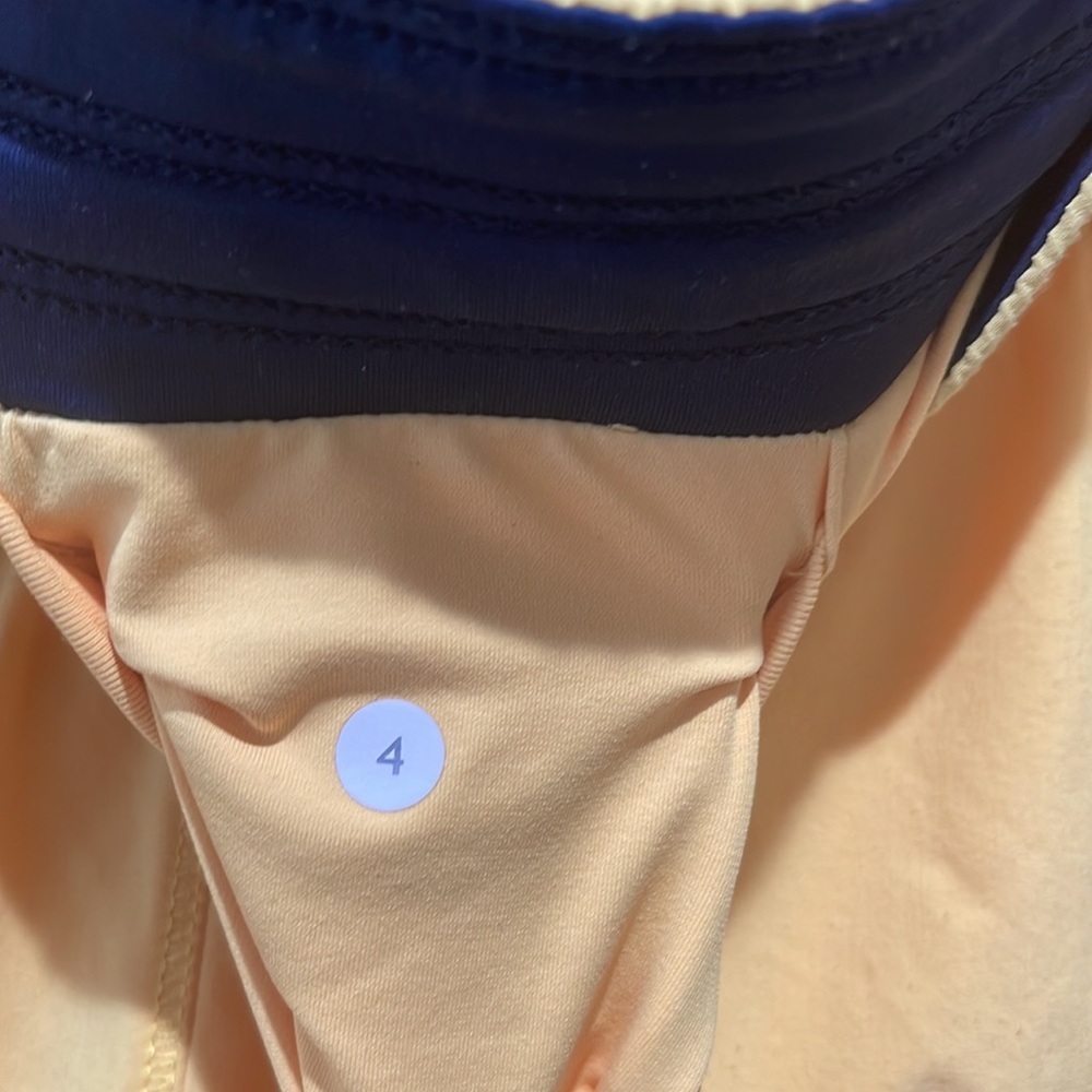 Lululemon - Picture 4 of 4